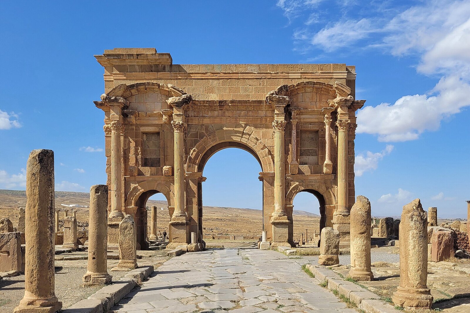 Photo: Bernard Gagnon / CC BY 4.0 Algeria — Timgad Roman ruins