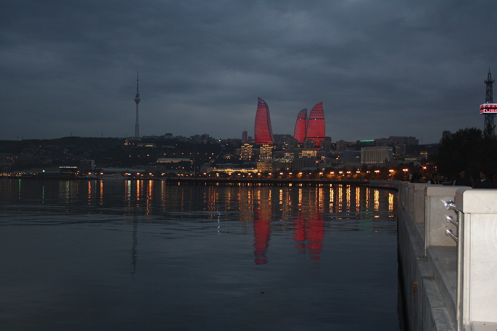 Photo: Xoncha / CC BY-SA 4.0 Azerbaijan — Flame Towers, Baku