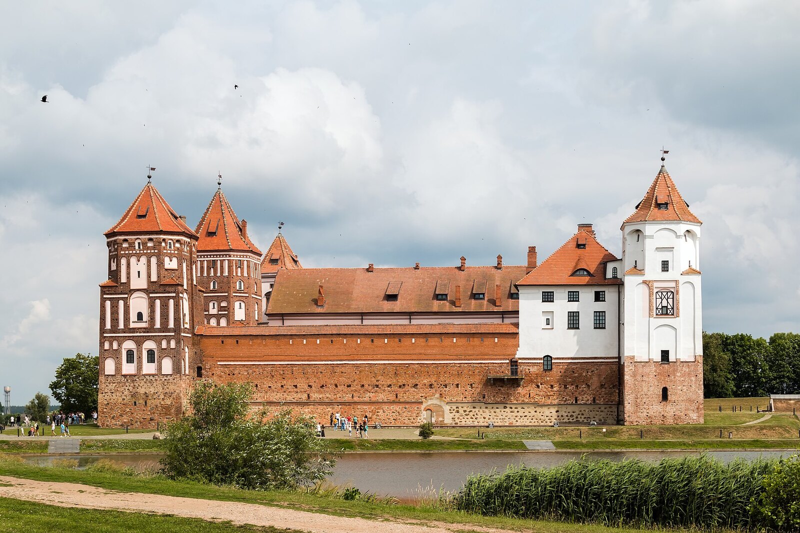 Photo: Mike1979 Russia / CC BY-SA 3.0 Belarus — Mir Castle
