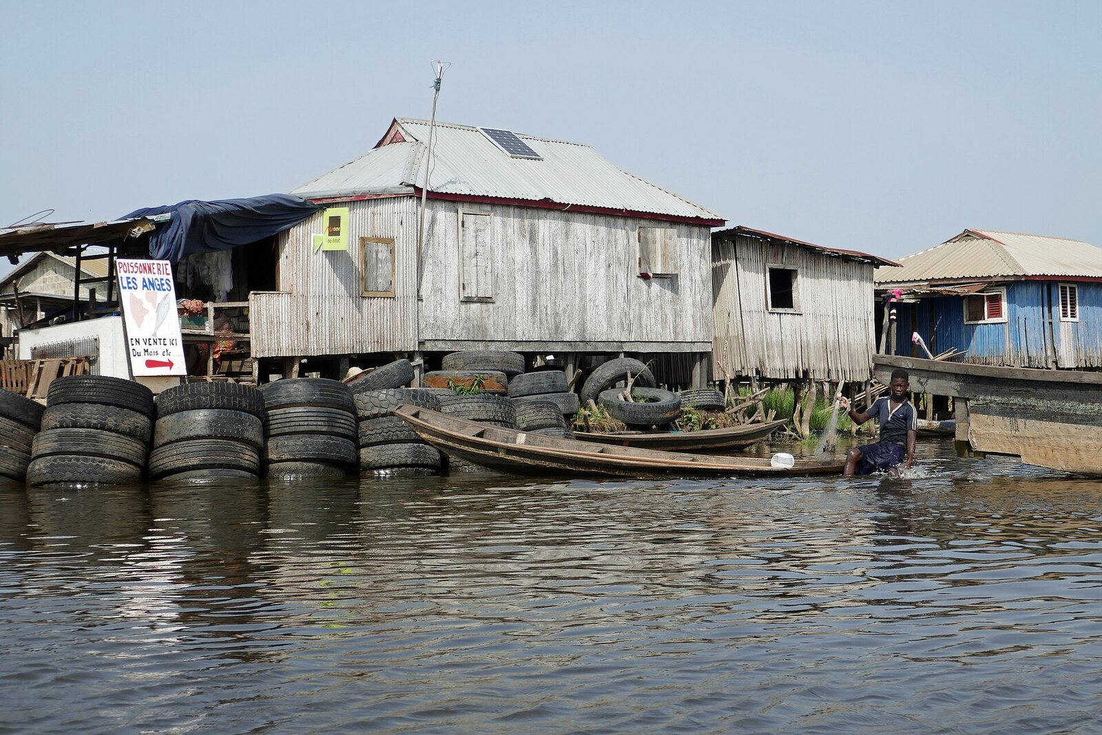 Photo: Ji-Elle / CC BY-SA 4.0 Benin — Ganvié lake village