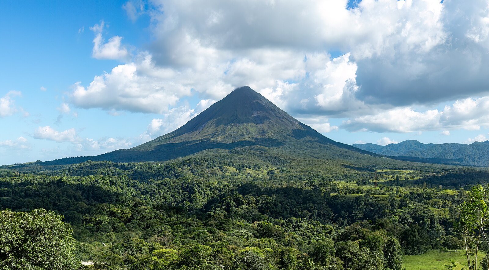 Photo: Rhododendrites / CC BY-SA 4.0 Costa Rica — Arenal Volcano