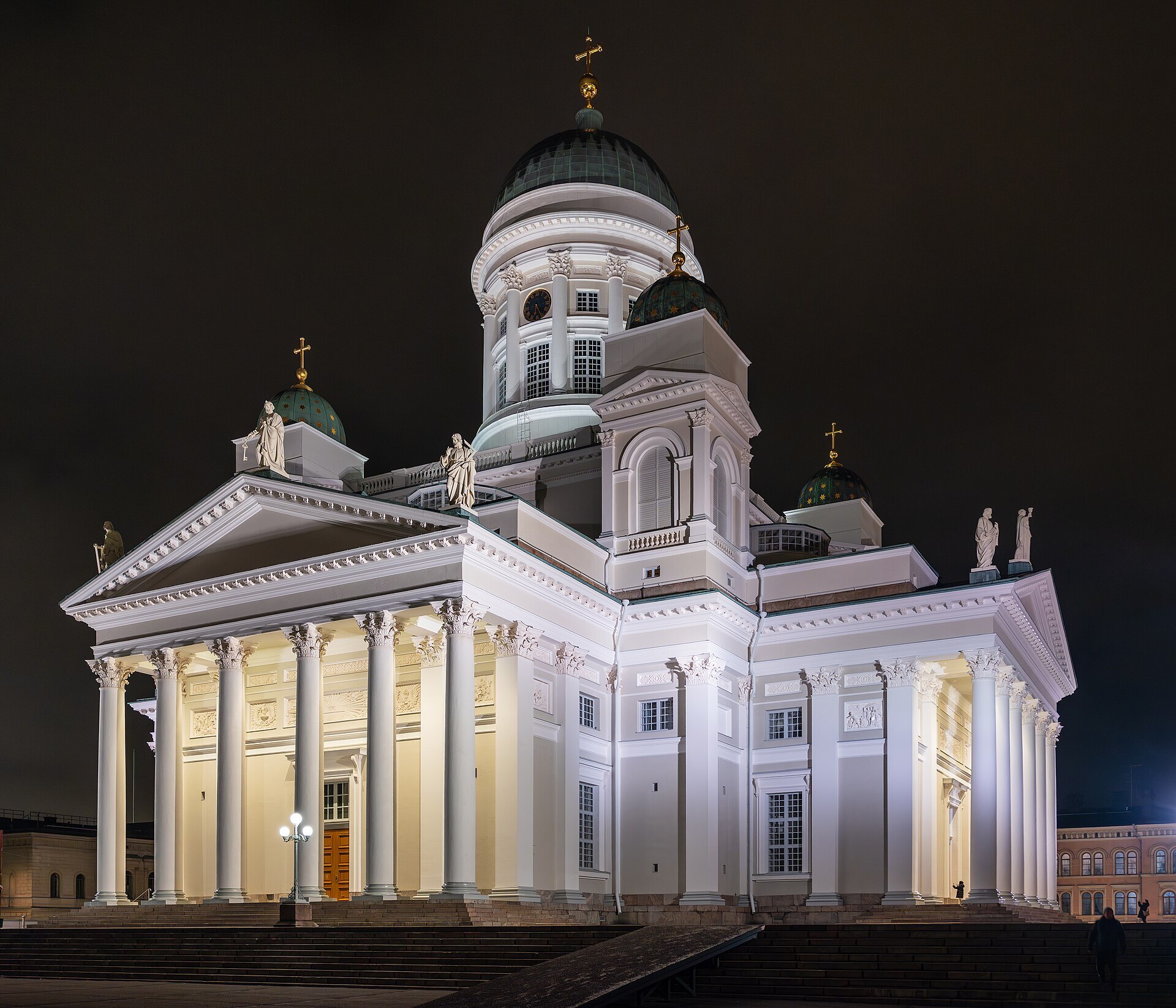 Photo: ArildV / CC BY-SA 4.0 Finland — Helsinki Cathedral