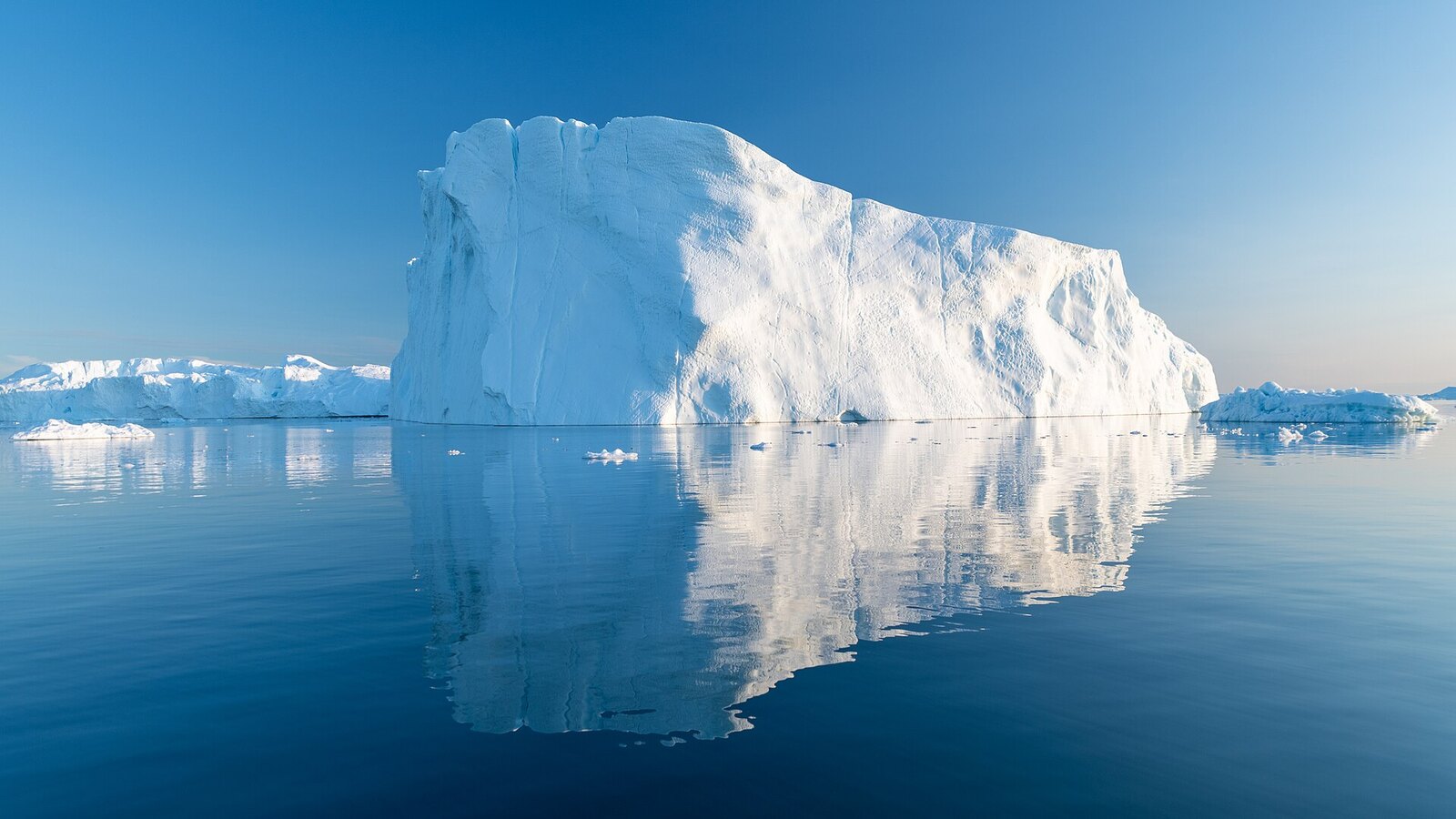 Photo: Christoph Strässler from Oberdorf BL, Schweiz / CC BY-SA 2.0 Greenland — Ilulissat Icefjord