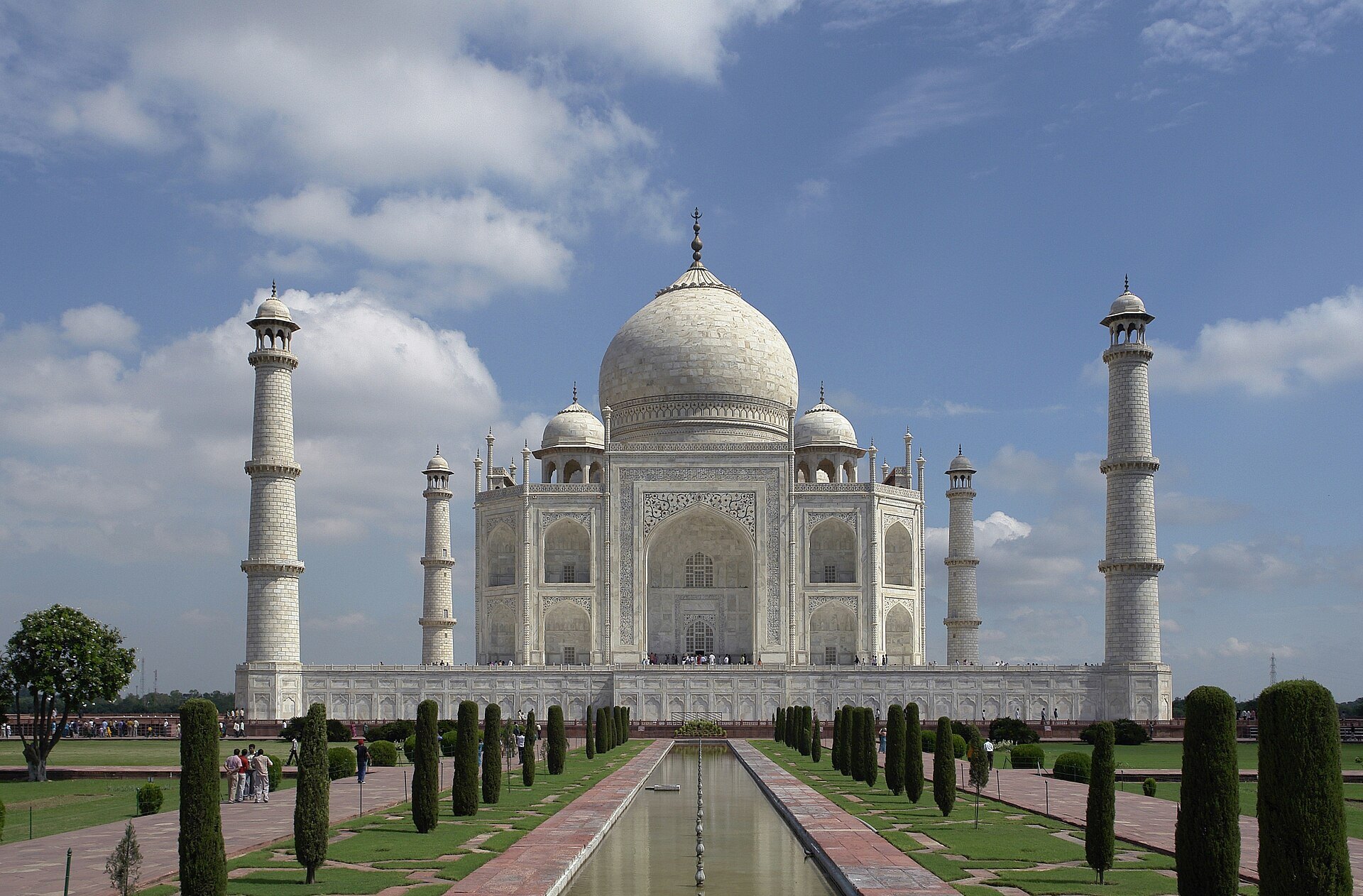 Photo: Yann ; edited by King of Hearts / CC BY-SA 4.0 India — Taj Mahal