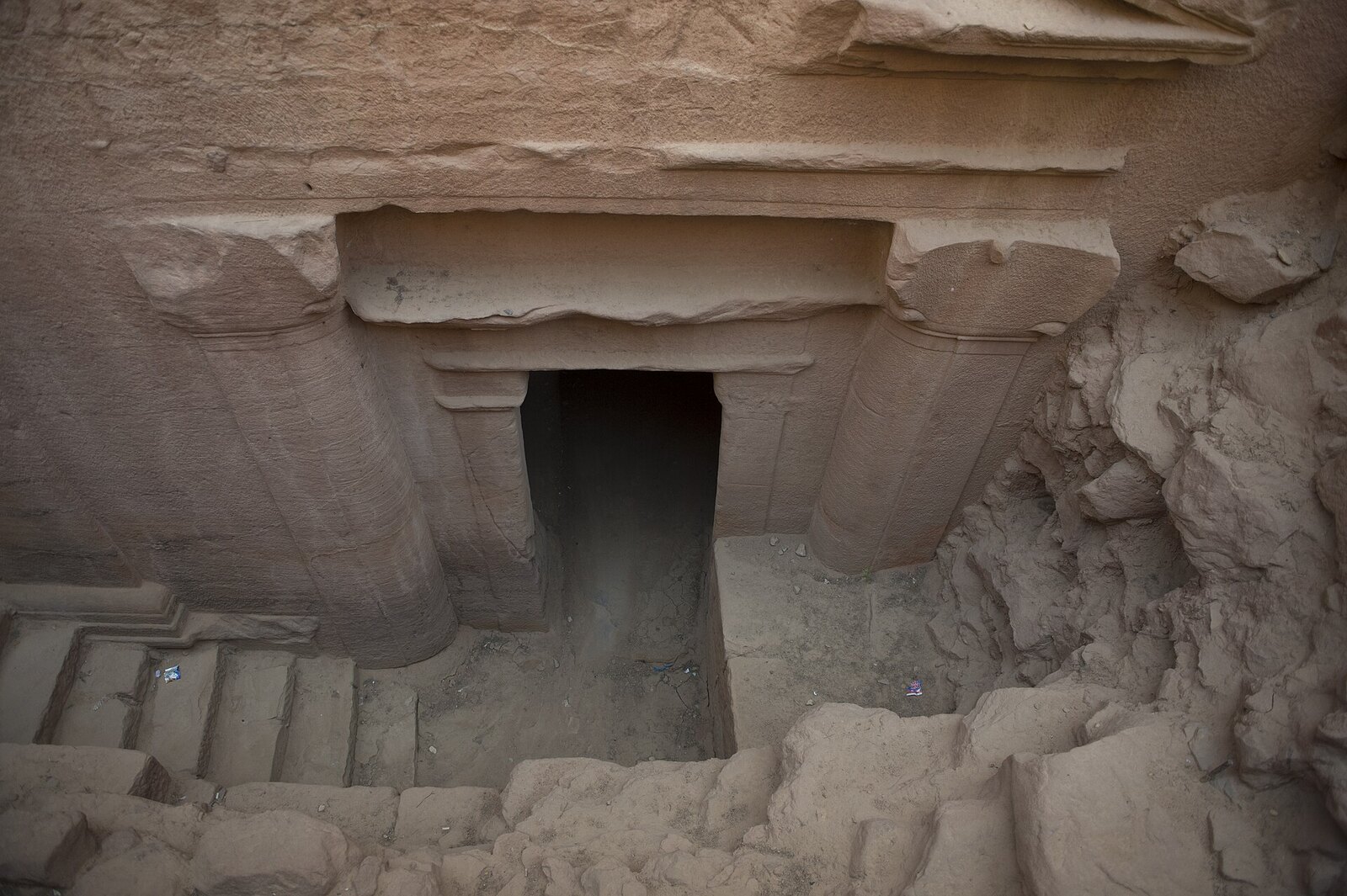 Photo: Dosseman / CC BY-SA 4.0 Jordan — Petra – Al-Khazneh