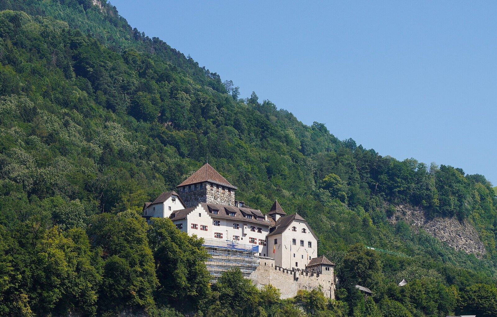Photo: AnonymousGuyFawkes / CC BY-SA 4.0 Liechtenstein — Vaduz Castle