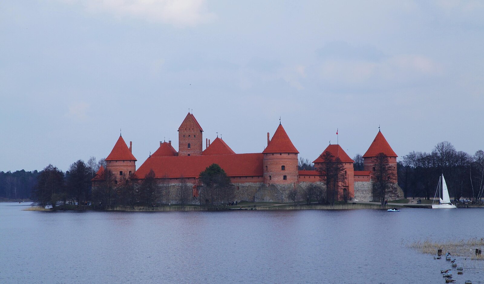 Photo: Abhijeet Kumar / CC BY-SA 3.0 Lithuania — Trakai Island Castle