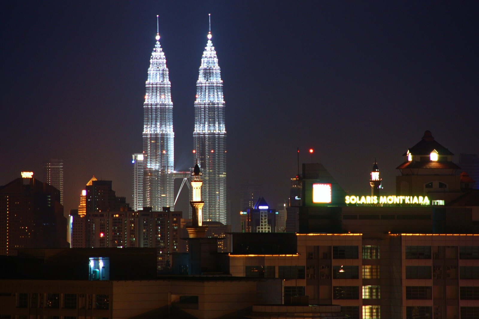 Photo: Marek Ślusarczyk (Tupungato) Photo portfolio / CC BY 3.0 Malaysia — Petronas Towers