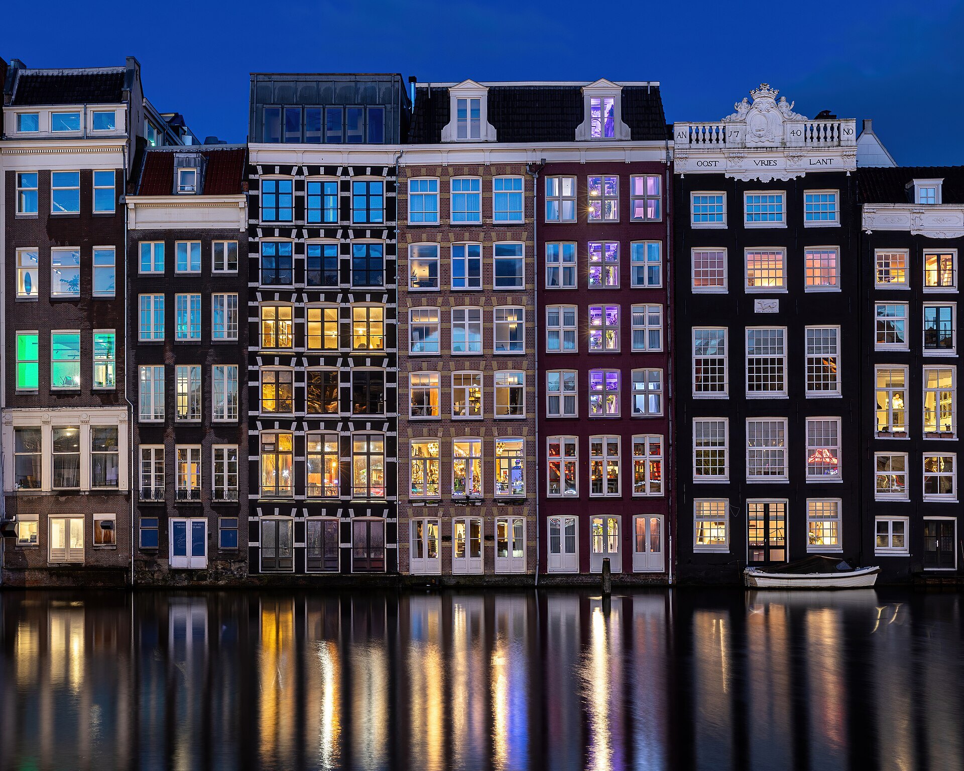 Photo: Basile Morin / CC BY-SA 4.0 Netherlands — Amsterdam canals