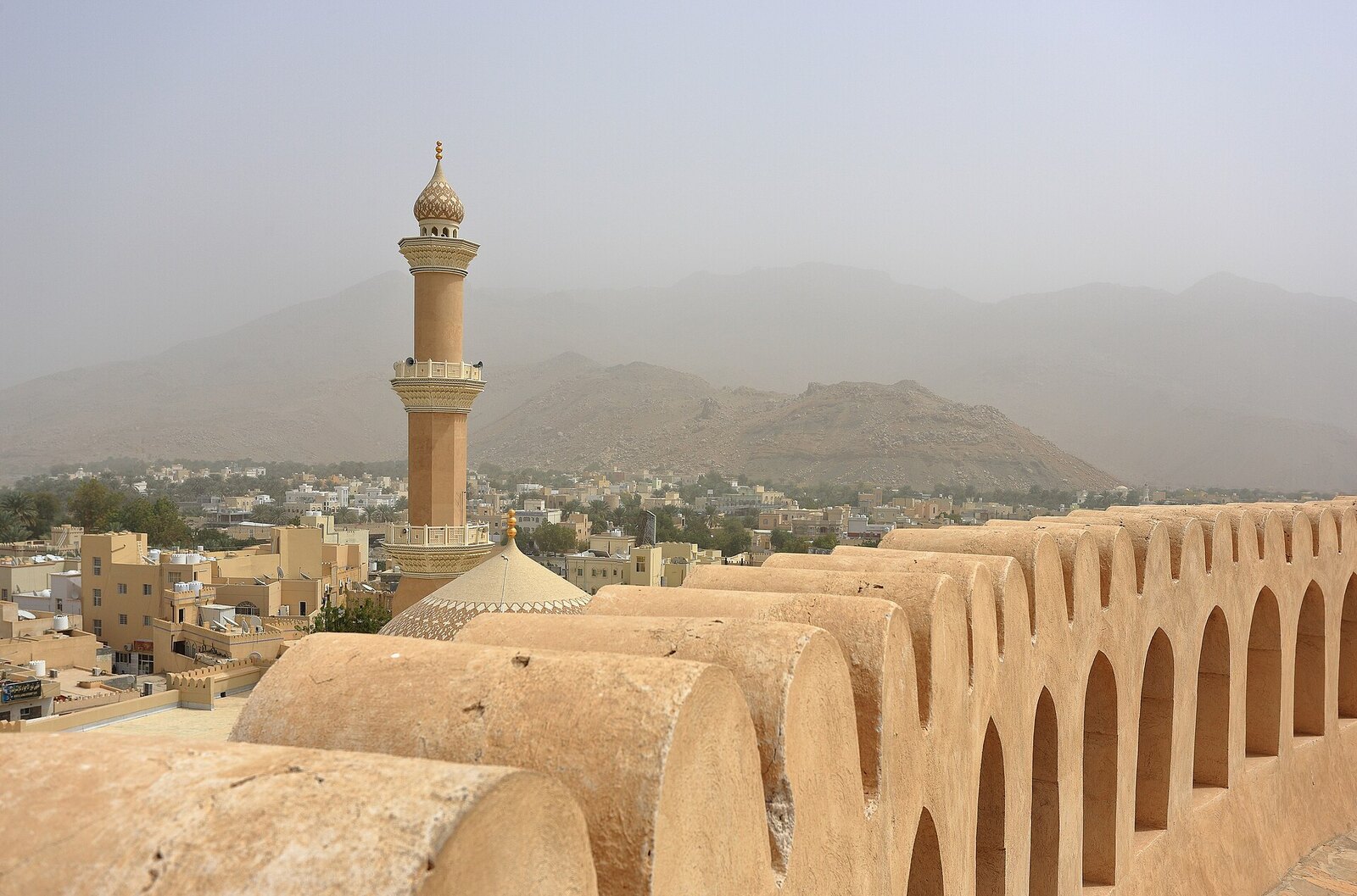 Photo: Martin Falbisoner / CC BY-SA 4.0 Oman — Nizwa Fort
