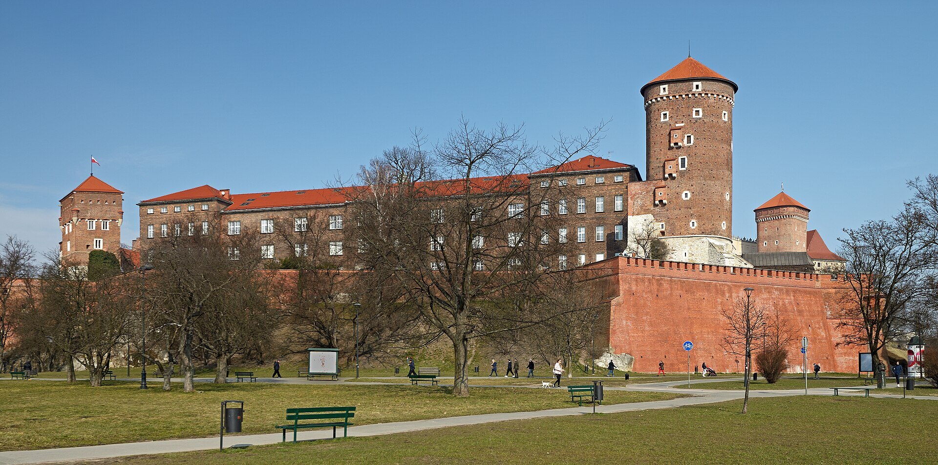 Photo: Ввласенко / CC BY-SA 3.0 Poland — Wawel Castle, Krakow