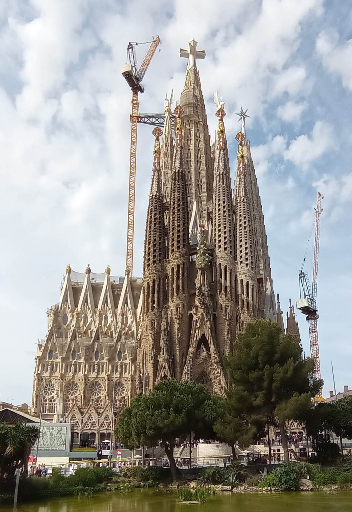 Photo: Canaan / CC BY-SA 4.0 Spain — Sagrada Família