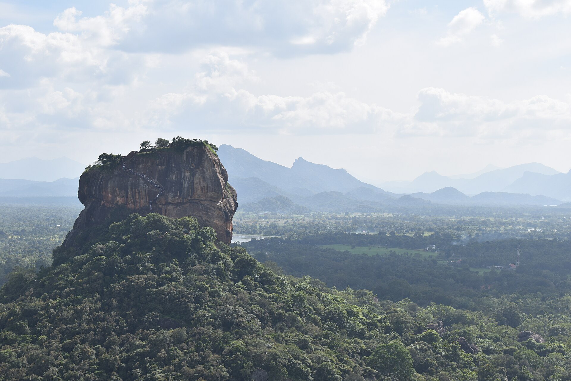 Photo: Gayomiw / CC BY-SA 4.0 Sri Lanka — Sigiriya
