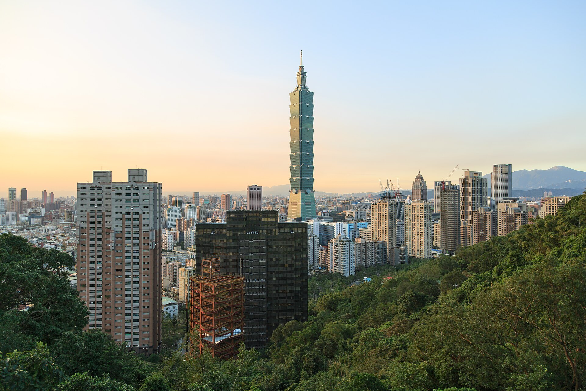 Photo: CEphoto, Uwe Aranas / CC BY-SA 3.0 Taiwan — Taipei 101