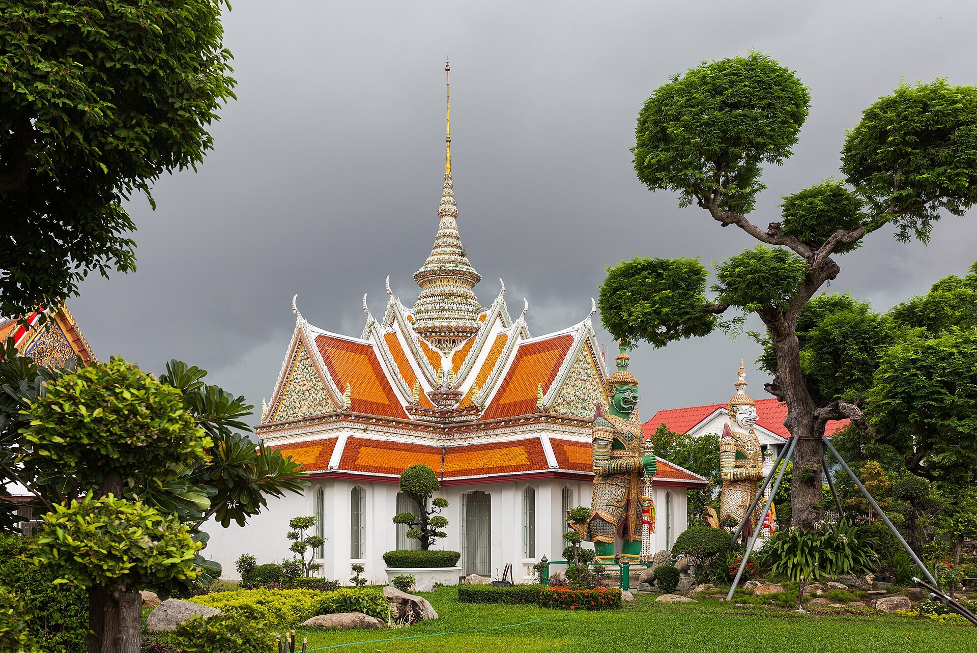 Photo: Diego Delso / CC BY-SA 3.0 Thailand — Wat Arun