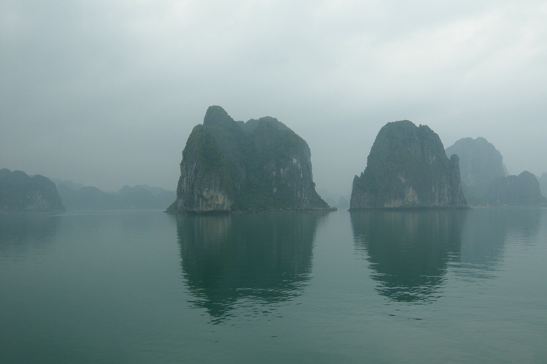 Photo: Vyacheslav Argenberg / CC BY 4.0 Vietnam — Ha Long Bay